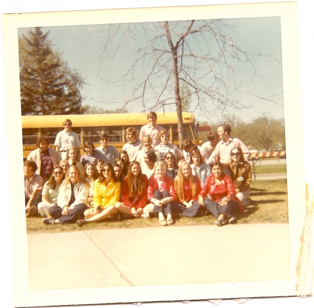 Senior Skip Day Detroit Zoo - Back row Bob Reaser, John Allen, etc., front row r-l Sue Gallego,  Jill Shoaps, etc